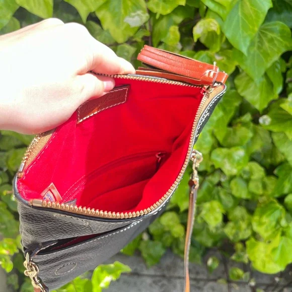 Dooney & Bourke Black Pebbled Leather Zipper Clutch Crossbody Bag Red Interior - Picture 9 of 16